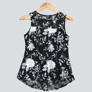 ROZ and ALI Floral Lace Sleeveless Black and white peplum top blouse Size XS